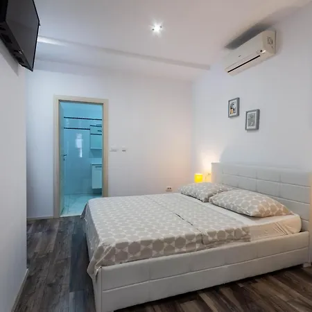 Dora Apartment