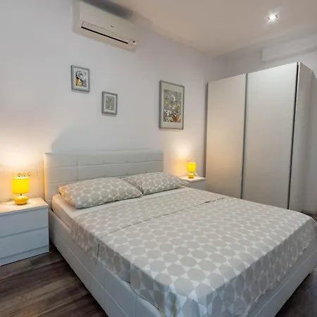 Apartment Dora Podstrana