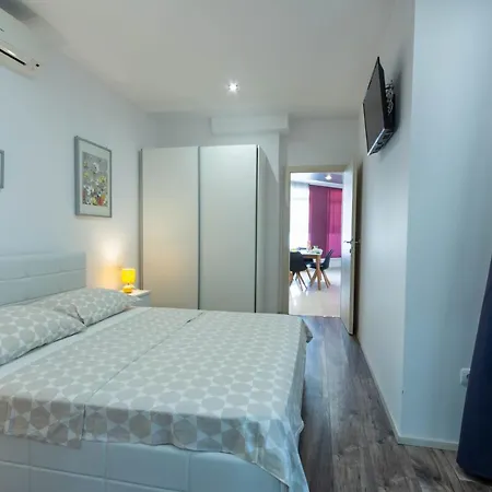 Dora Apartamento Podstrana
